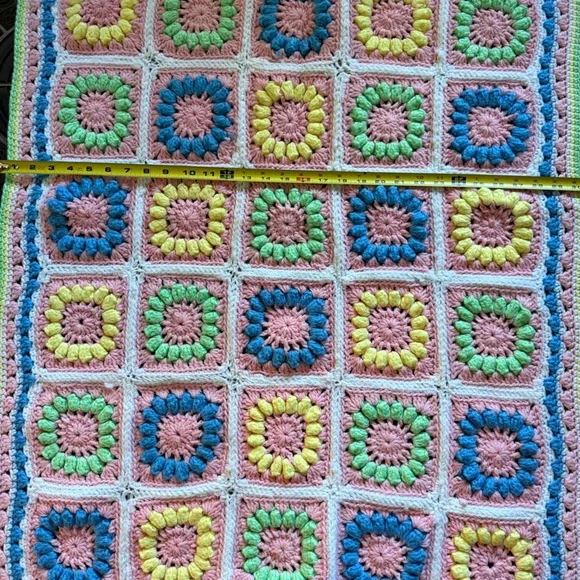 Vtg Granny Squares Multicolor Handmade Crochet  Pink Blue Green Yellow Afghan - Picture 6 of 7